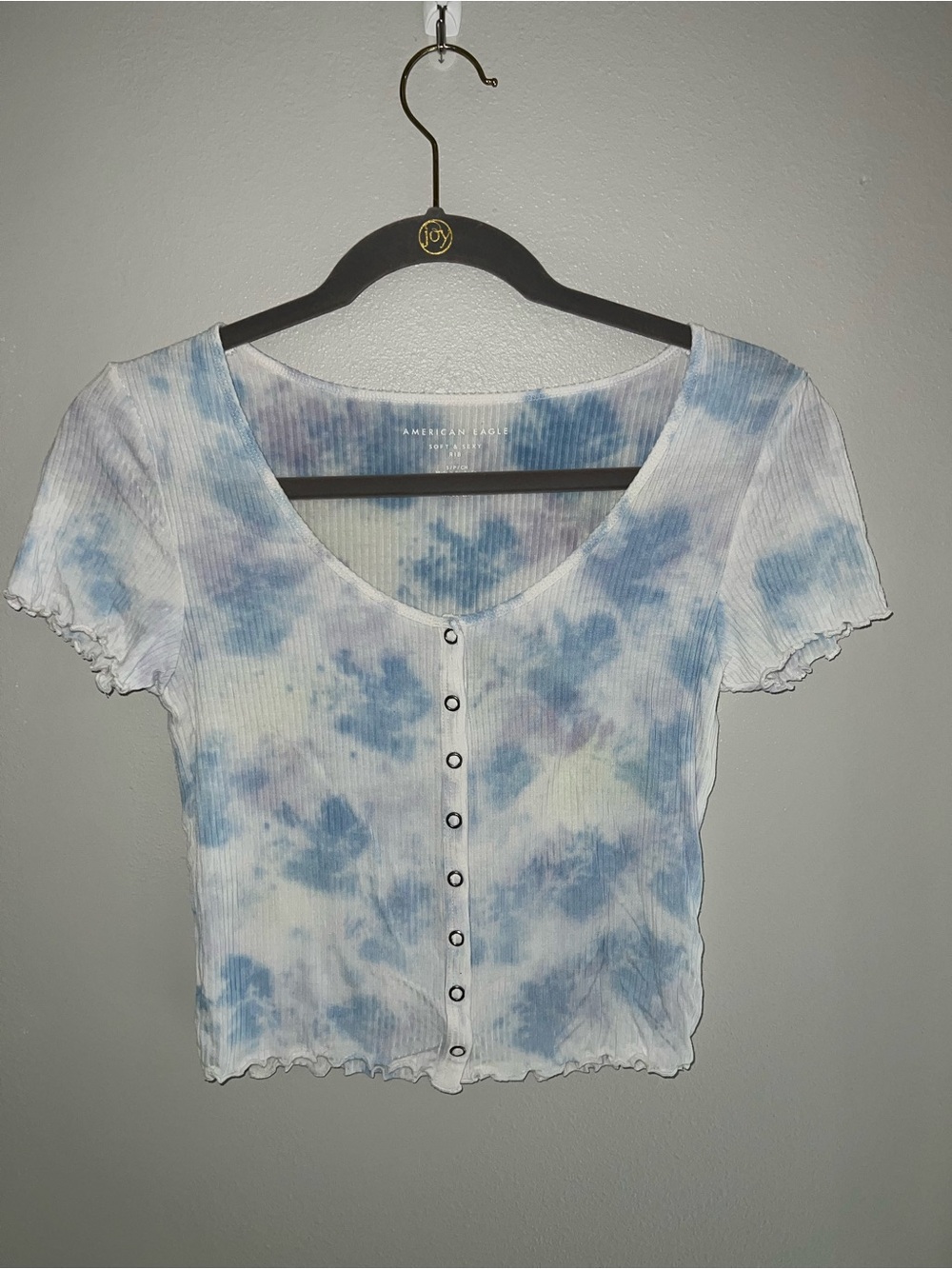 American Eagle Outfitters White and Blue Tie-Dye Ribbed Button Crop Top